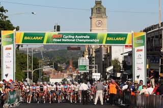 The women lined up in Sturt Street, beneath the start/finish banner.