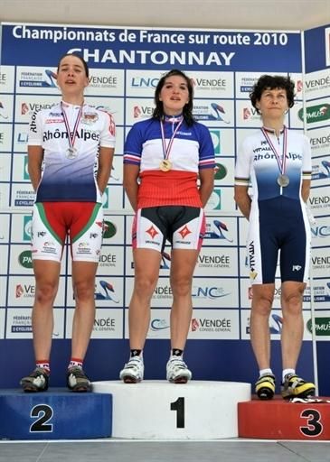 The elite women's podium: Am&eacute;lie Rivat, M&eacute;lodie Lesueur and Jeannie Longo