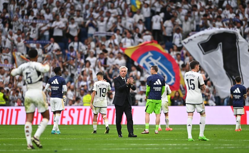 Jude Bellingham, Carlo Ancelotti and Fede Valverde pictured after Real Madrid&#039;s LaLiga win over Cadiz in May 2024.