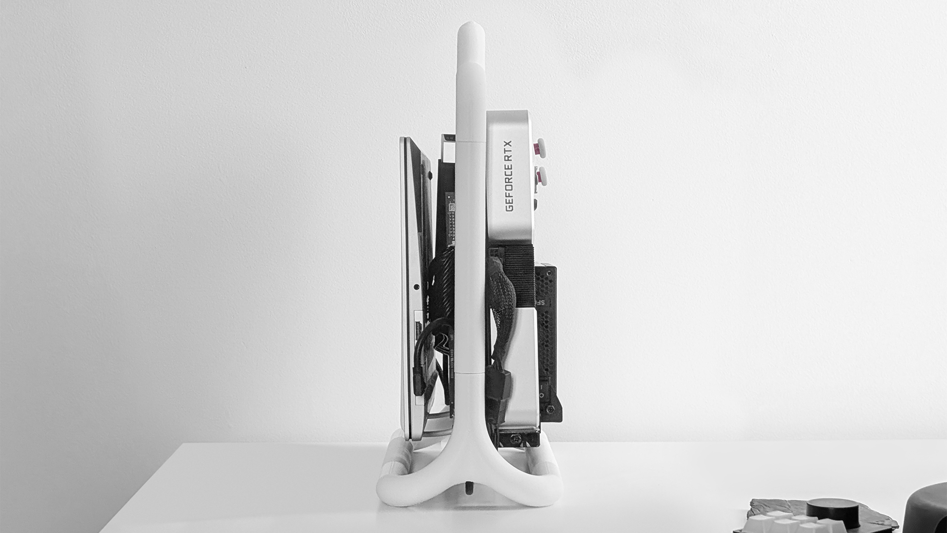 A photo of a 3D printed 'Laptop eGPU &amp;quot;Suitcase&amp;quot; SKADIS Frame', created by MakerWorld user MPKVR