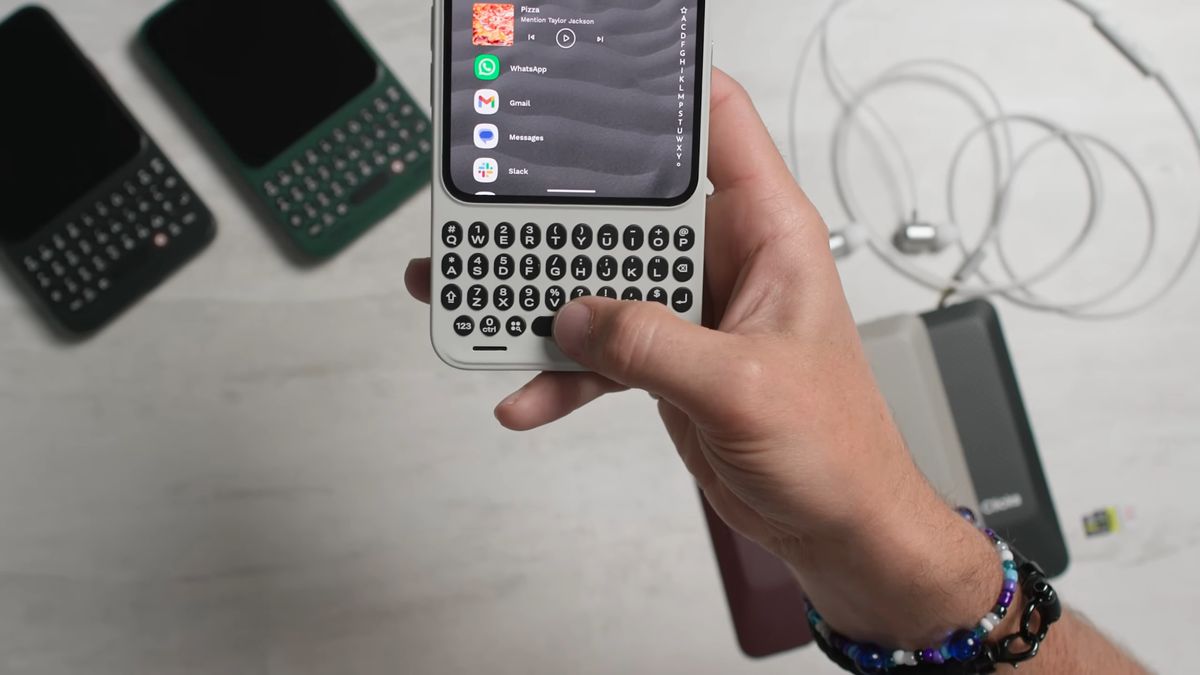 Hands-on video of the Clicks Communicator uploaded by the company