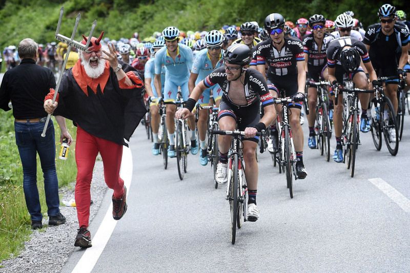 Johannes Fr&ouml;hlinger (Giant-Alpecin) with Didi the Devil