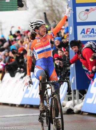 Elite Women - Vos storms to victory in Cyclo-cross World Championships
