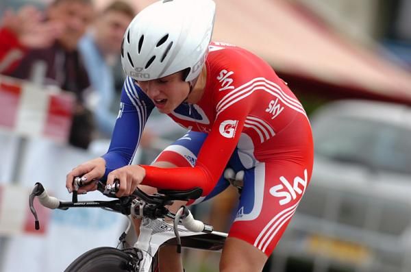Elinor Barker (Great Britain) powers to a world championship in the Junior women's time trial.