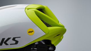 Specialized Evade 3 helmet diffuser and mips logo