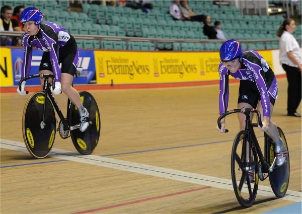 Helen Scott and Jess Varnish get off the line quickly int heir heat with Varnish doing a 19.6 opening lap!