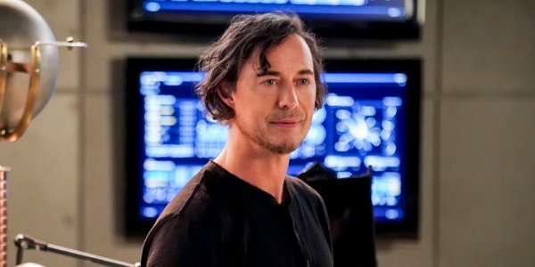 the flash season 5 sherloque wells tom cavanagh the cw