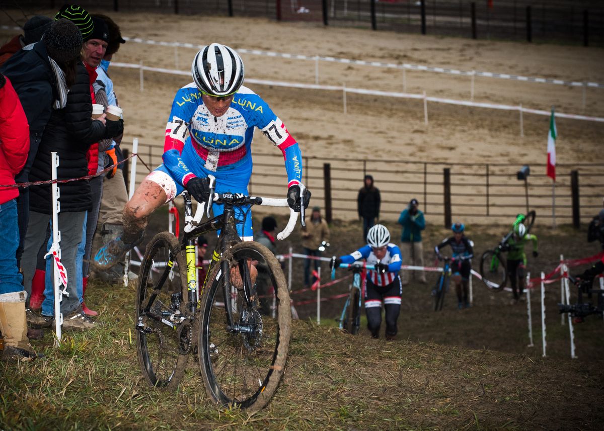 Katrina Nash (Luna) outdistances Katie Compton (Trek Collective) on the run up