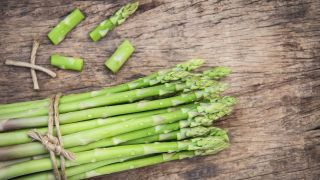 Foods to never cook in a slow cooker: asparagus