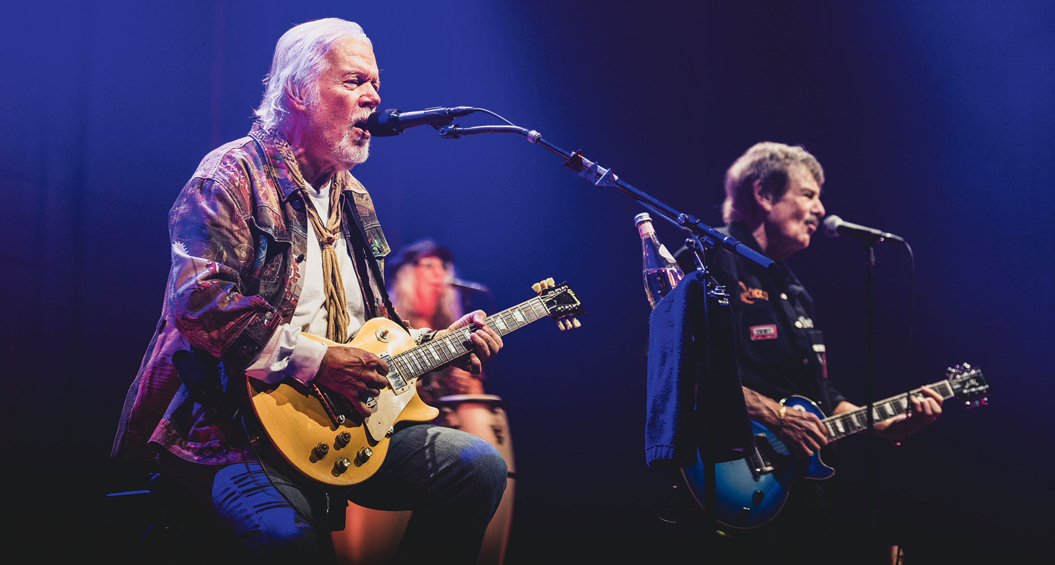Randy Bachman and Burton Cummings perform onstage