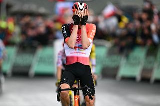 INEOS Grenadiers team's Dutch rider Thymen Arensman cycles to the finish line to win the 19th stage of the 112th edition of the Tour de France cycling race, 93.1 km between Albertville and La Plagne, in the French Alps, on July 25, 2025. The 19th stage of the Tour de France was shorted from its initial 129.9 km route, bypassing the Col des Saisies where an outbreak of nodular dermatitis in a herd of cattle was discovered, prompting organizers to modify the race route. (Photo by Loic VENANCE / AFP) (Photo by LOIC VENANCE/AFP via Getty Images)