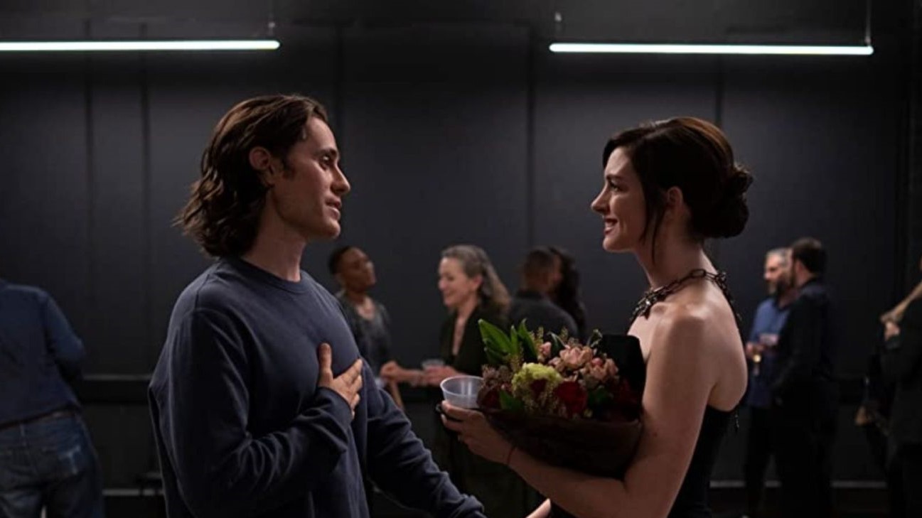 Leto and Hathaway in WeCrashed