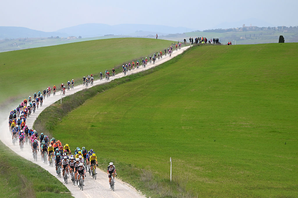 Strade Bianche 2026: the race on a gravel sector
