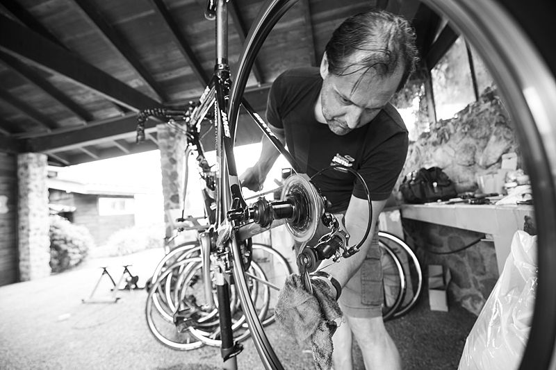 Mechanic Hugo Pratissoli cleans the chain