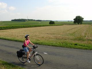 cycling in france Cycling in the Loire Valley. Image: Dave Jimison via Flikr commons