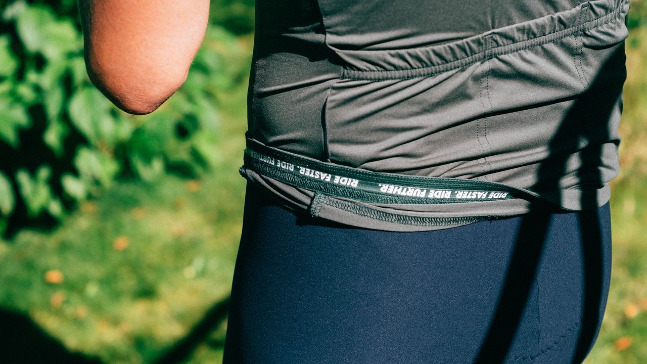 Detail shot of the lower hem of the le col pro jersey II