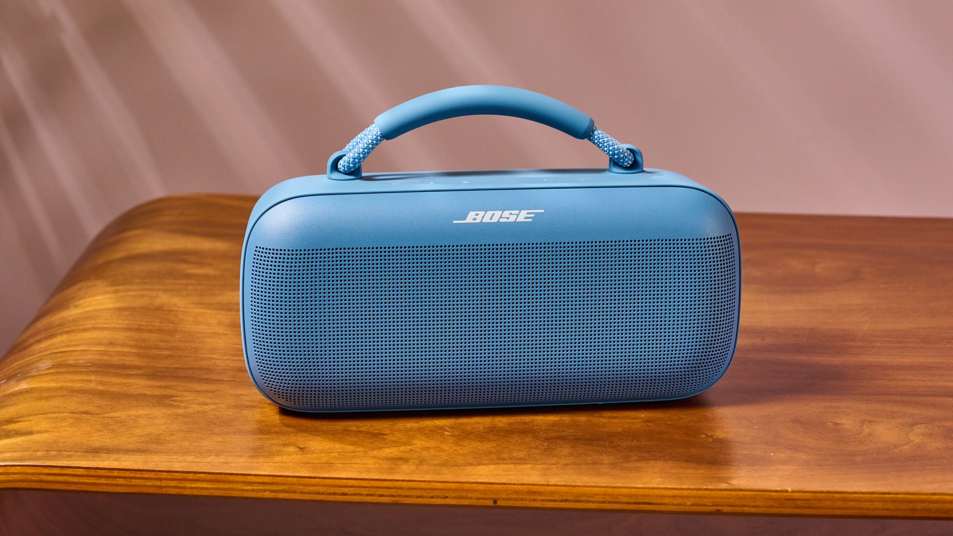 Bose SoundLink Max on table