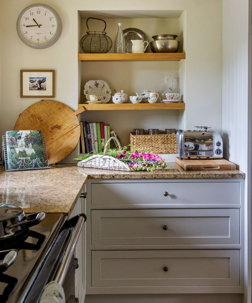 white themed kitchen cutlery