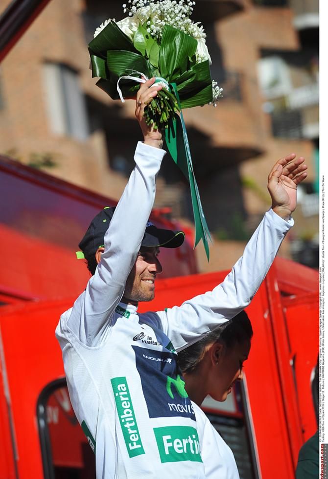 Alejandro Valverde (Movistar) is on the podium in the white jersey
