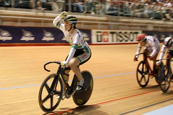 Anna Meares celebrates her Keirin win.