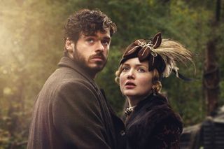 Oliver Mellors (RICHARD MADDEN), Constance Chatterley (HOLLIDAY GRAINGER) (BBC Pictures)