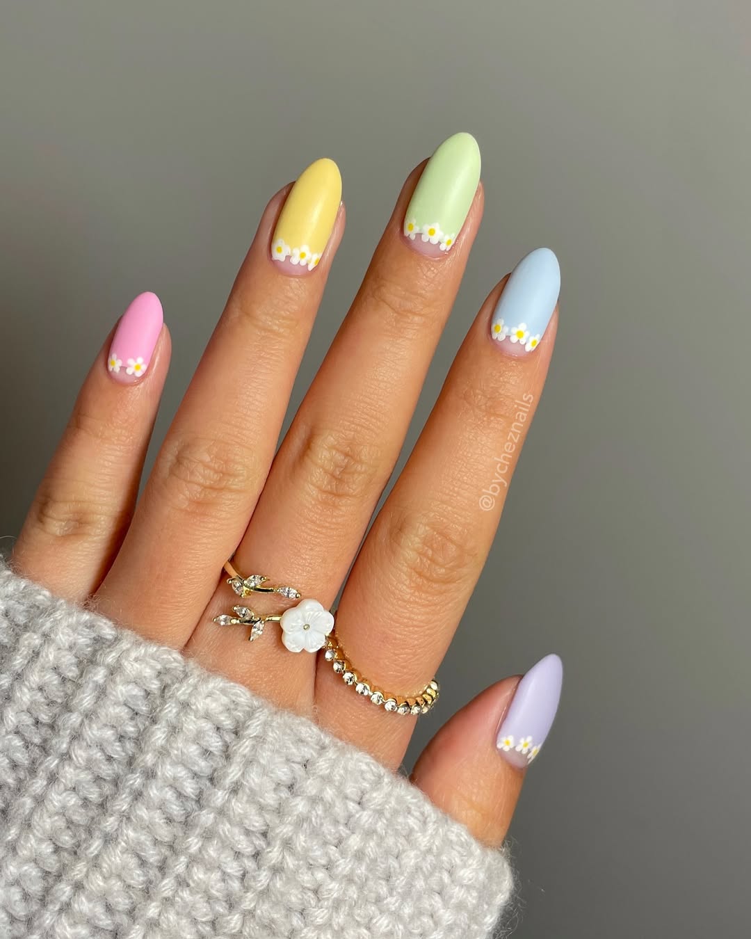 rainbow manicure with daisies