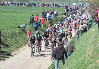 Sky leads the peloton in the 2015 Paris-Roubaix