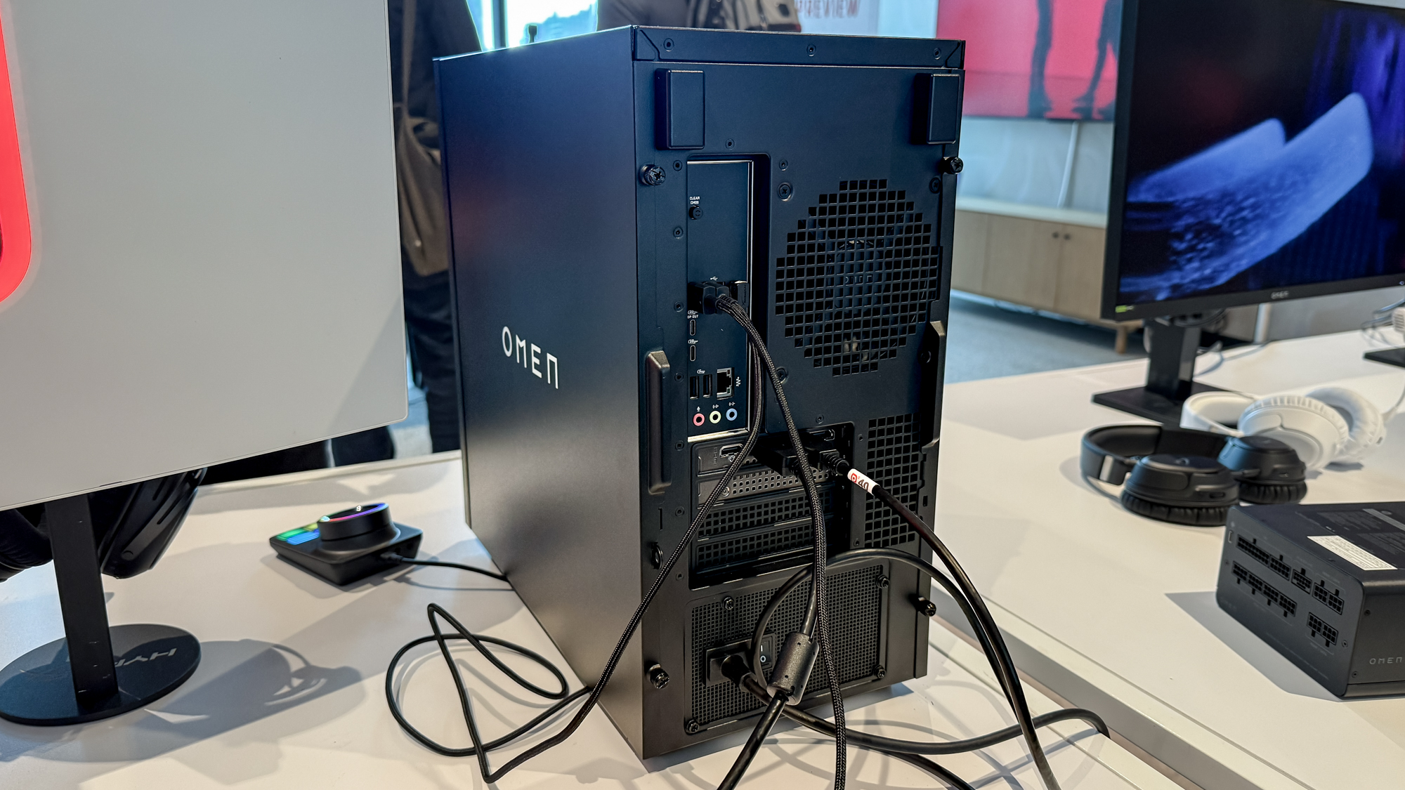 HP Omen 35L Stealth Edition