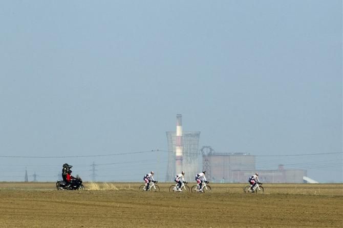 Lotto Belisol cut across the fields of Orchies