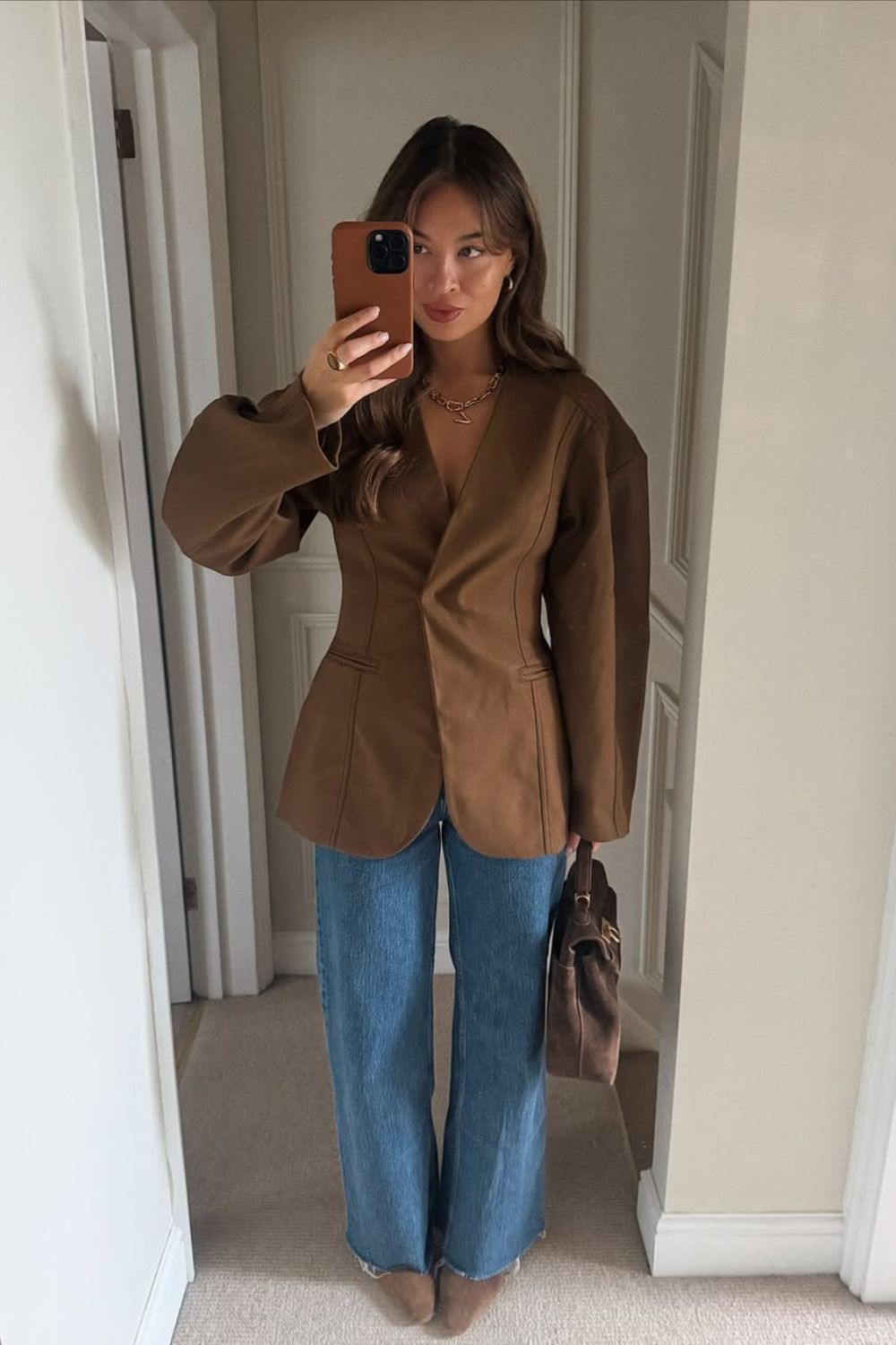 @vanessaroseblair Petite Fashion Trends Winter 2025 wearing a sculpted suede blazer and jeans