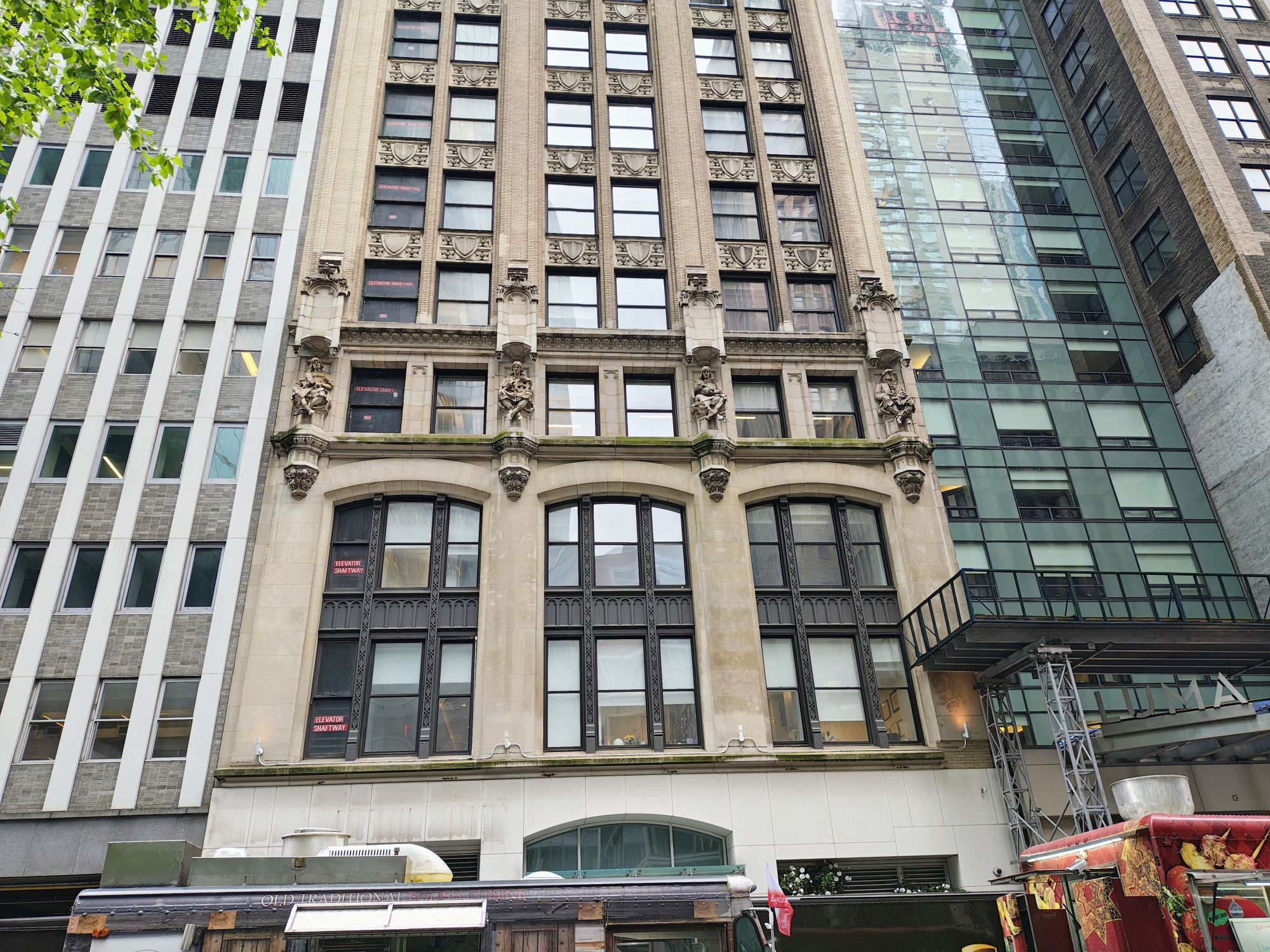 Motorola Razr Plus 2024 zoom sample.