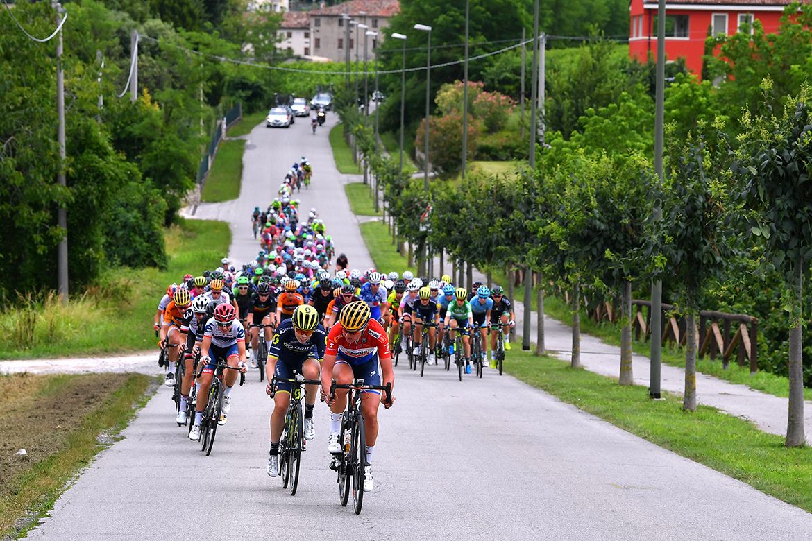 Action in the bunch on stage 3 of the Giro Rosa