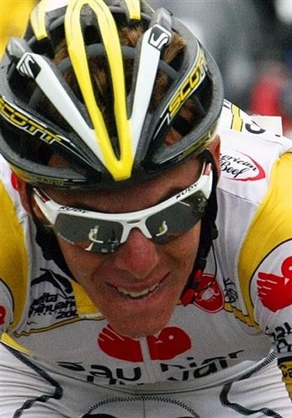 Ricc&ograve; went all out in the final kilometres and withstood the headwind and the chasers.
