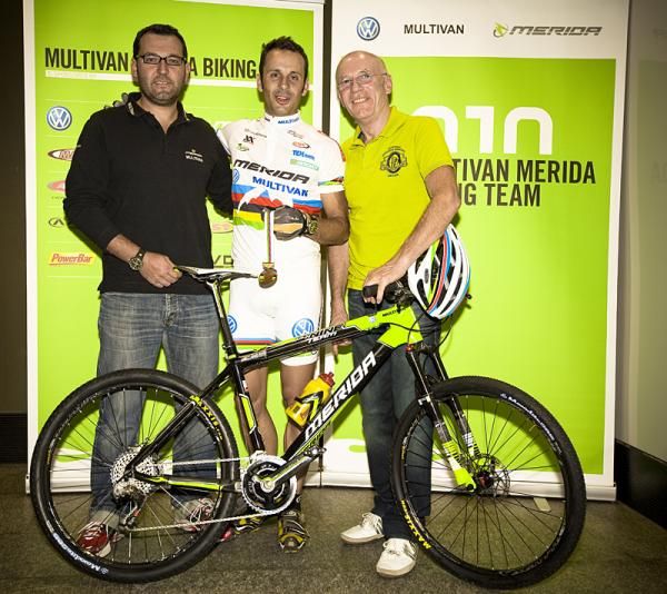 Jose Antonio Hermida receives his new World Champion's kit.