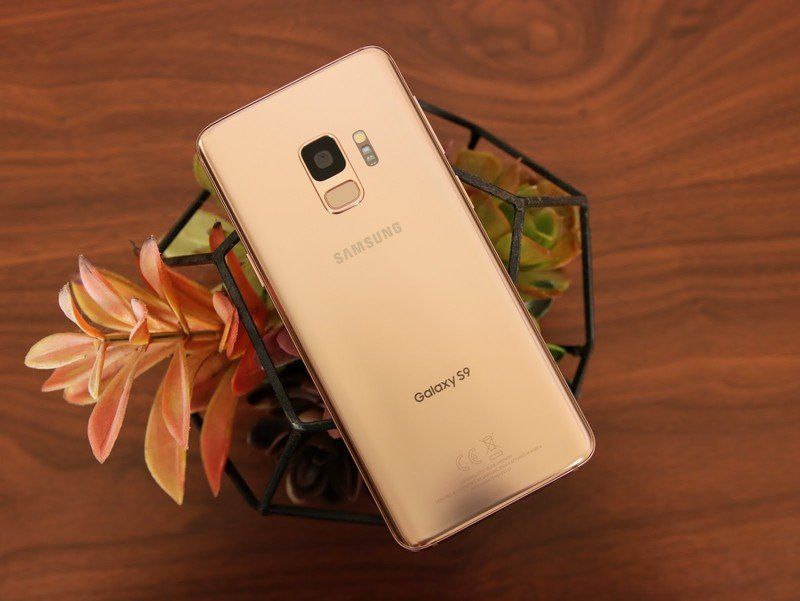 Galaxy S9 in Sunrise Gold