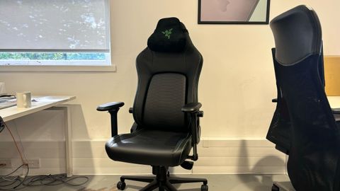 The Razer Iskur V2 in an office setting.