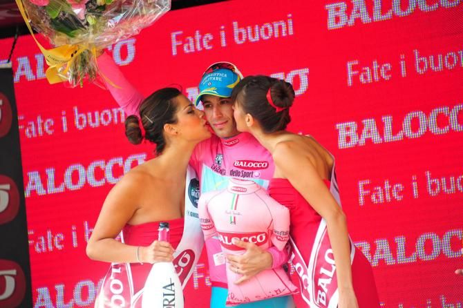 Vincenzo Nibali (Astana) remains in the maglia rosa for another day