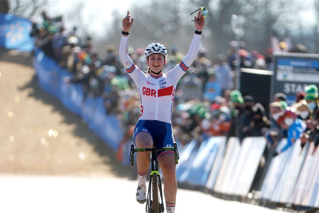 FAYETTEVILLE GEORGIA JANUARY 29 Zoe Backstedt of United Kingdom celebrates at finish line as race winner during the 73rd UCI CycloCross World Championships Fayetteville 2022 Womens Junior Fayetteville2022 on January 29 2022 in Fayetteville Georgia Photo by Chris GraythenGetty Images