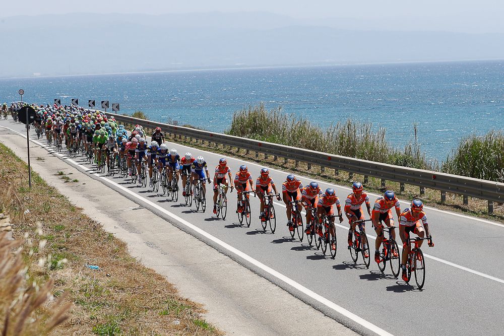 The peloton is strung out along the coast during the Giro's fourth stage.