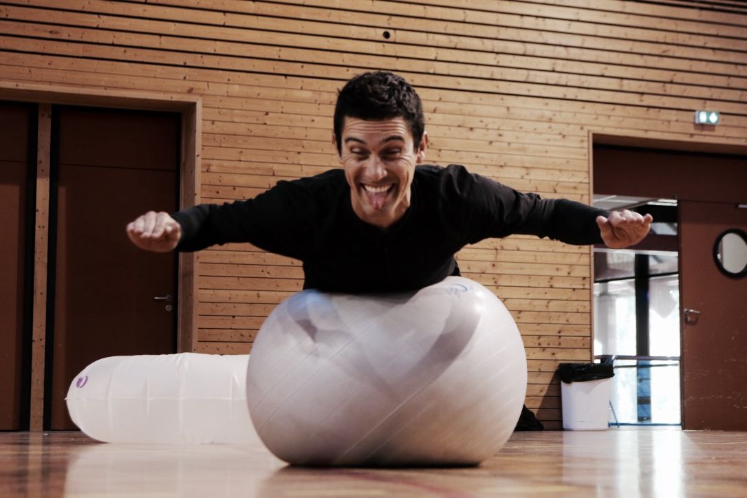 Matteo Montaguti has some fun during the workout