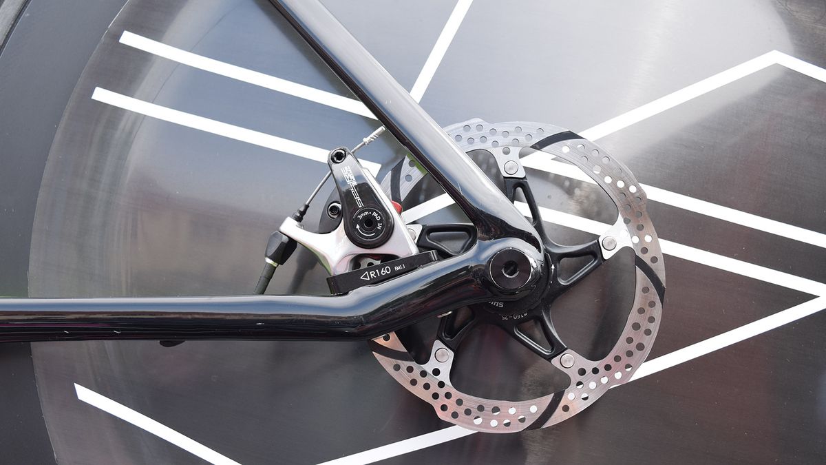 The SuperSlice uses cable actuated disc brakes