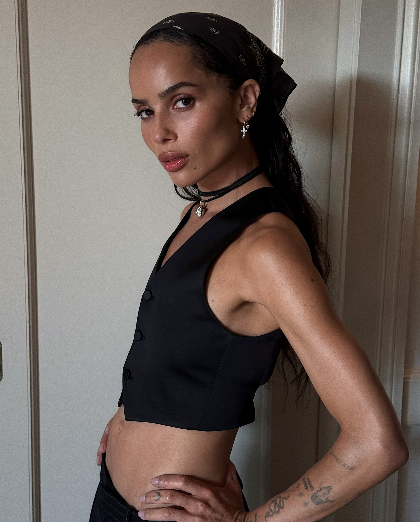 An image of Zoe Kravitz wearing a bandana, an example of a chic way to wear a scarf.