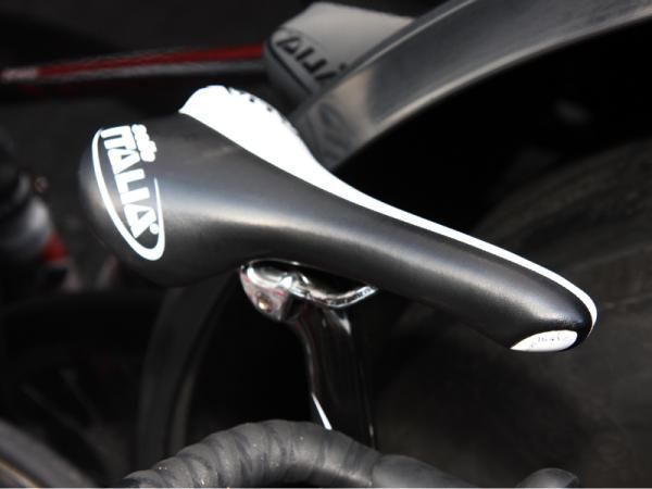 Robbie McEwen (RadioShack) prefers Selle Italia's old-school Turbomatic saddle.