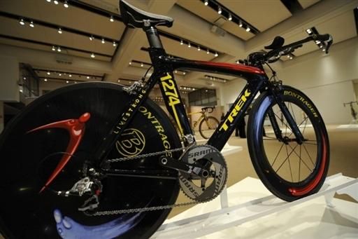 Kenny Scharf: Designed with planets and comets, and used at the Giro d'Italia time trial stages.