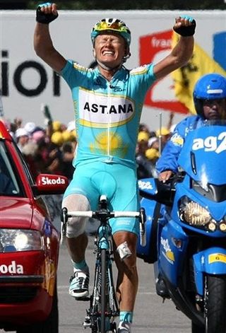 Stage 15 - Vinokourov solos to second consolation win