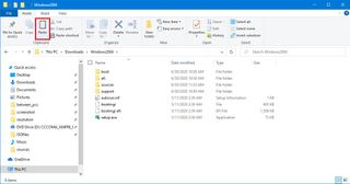 File Explorer paste files on folder