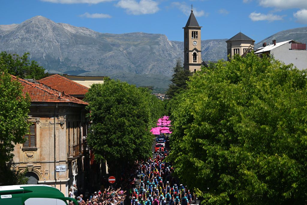 Peloton raced from Avezzano to Naples in the 214km stage 9
