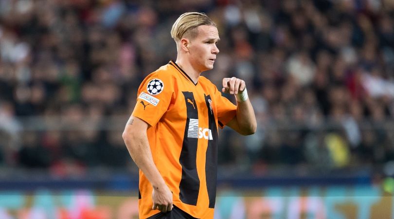 Mykhailo Mudryk in action for Shakhtar Donetsk.