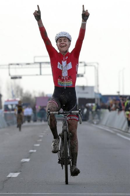 Swiss champion Johan Jacobs wins the junior men's event at Superprestige Middelkerke