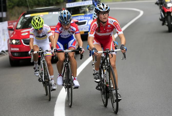 Amalie Dideriksen (Denmark) sets the pace